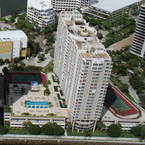Isola Condominium